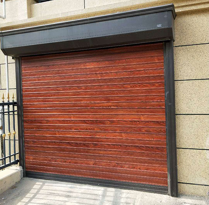 怎樣選擇濟(jì)南車庫卷簾門和車庫翻板門？以下幾點(diǎn)你要了解！